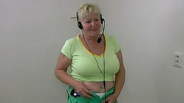 OldNanny Aged granny dancing