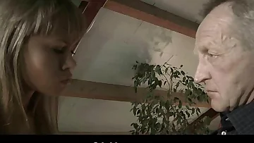 Senior man pampers capricious teenie with fuck