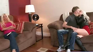 Hot Wife With Big Boobs Bang Hard On Cam mov-27