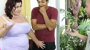 Huge Titty BBW Mummy Lady Lynn Gets Fucked by 2 Huge Cocks