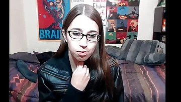 6cam&period;biz amateur alexxxcoal playing on live webcam