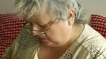 OmaHotel Two highly old and highly fat grannies