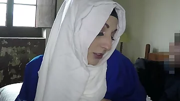 Pretty arab damsel sucks him off for cash