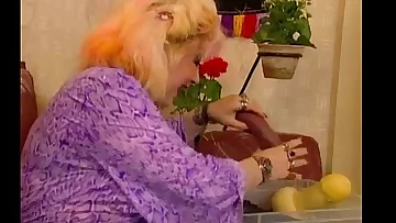 Chubby Granny Likes Going knuckle deep and Fucknig