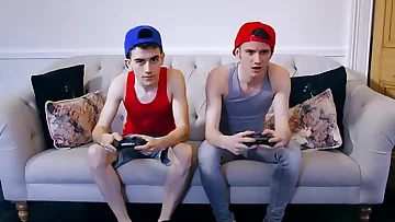 Rebecca Jane Smyth suck her pals big cock