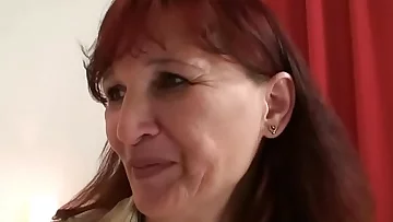 Redhead granny getting lured into hump