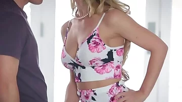 Amateur stepmilf blowing