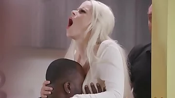 Wifey gets interracial dpd