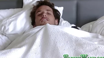 Luscious MILF Crystal Rush receives stepson facial