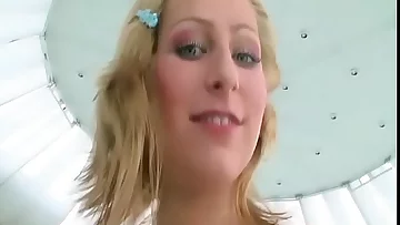 Amateur home threesome