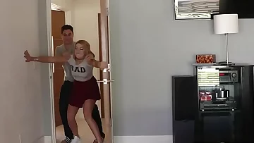 Stepsis sucks stepbros fuckpole for a reward