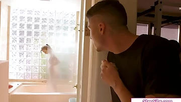 Stepsis boned by stepbro after shower