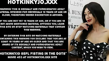 Hotkinkyjo sefl fisting in the dots