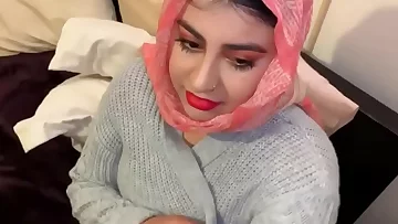 Arabian hottie doing blowjob&period;&period;&period;