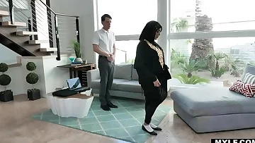 Arab MILF Hankers For Youthful Cock- Kylie Kingston