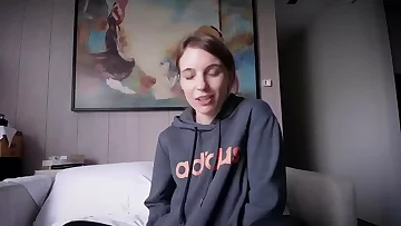 Holly & Julia dare a sexy Skype experiment