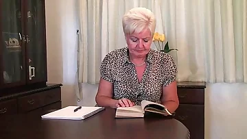 Lush granny in stockings plays with vibrator