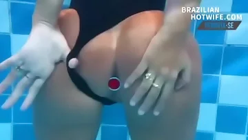 Plugadinha in the pool