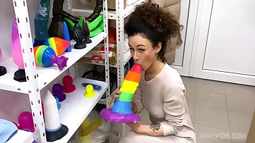 Stacy Bloom Studying The Handmade Dolphin Size XL &lpar;With Extra Anal Fisting&rpar; TWT155