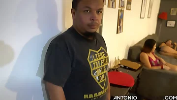 Cuckold Mario and his generous family biotch