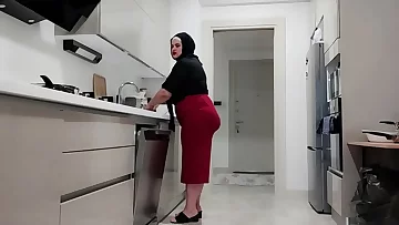 my beautiful arabian stepmom is dinking around with me.