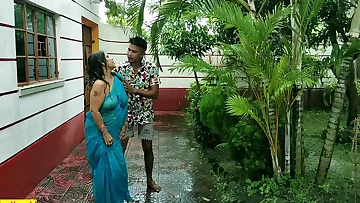 Indian Super-fucking-hot Aunty Outdoor Hookup at Rainy Day&excl; Hardcore Hookup