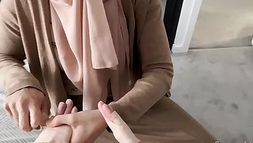 Arab Step Mom Helps Stepson With Broken Arms