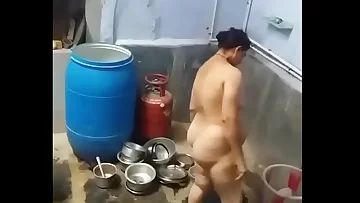 Hidden cam OF DESI BUBBLY AUNTY