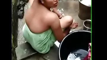 Bhabhi bathing flick
