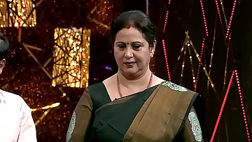 Steamy and Uber-sexy Actress Geetha Aunty Side Showcase