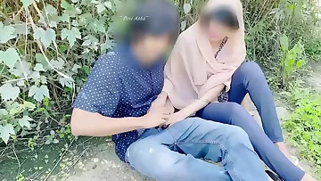 Hijab desi chick humped in jungle with her beau