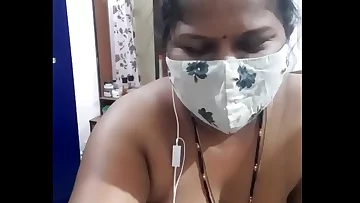 Desi bhabhi tugging on web cam
