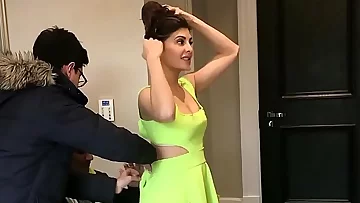 jacqueline Fernandez screwed by Varun dhawan MMS leaked
