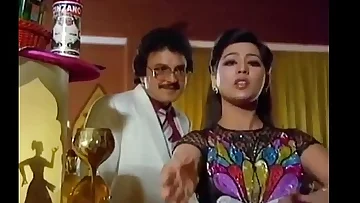 Rajinikanth&comma; Sarath Babu & Pallavi in Yenakkuthan - Velaikaran Tamil Songs - YouTube &lbrack;360p&rsqb;