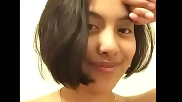 Nubile indian doll selfie