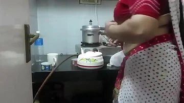 ▶ Leena Bhabhi Red-hot Belly button Housewife 1