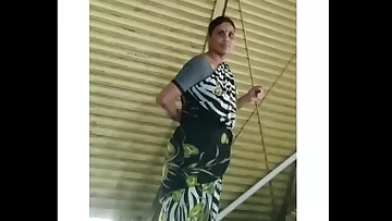 Timepass with super-sexy neighbour aunty