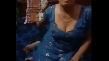 Bangladeshi Miad Aunty's Fuckbox Finger-banging For Currency By Owner's Sonny