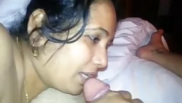 Desi Maid throating holder in motel
