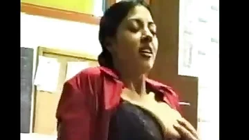 Indian Assistant Deep throating And Screwing