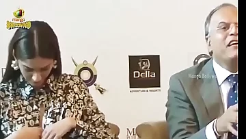 OMG&excl; Sonam Kapoor Wardrobe Malfunction Vid   Mango Bollywood molten vignette