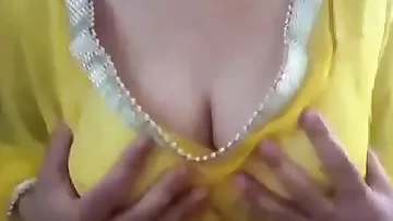 Bangladeshi lady unclothe taunting part 1