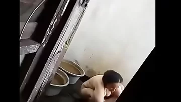 Snooping on desi mummy