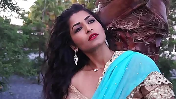 Desi Bhabi Maya Rati In Hindi Song - Maya