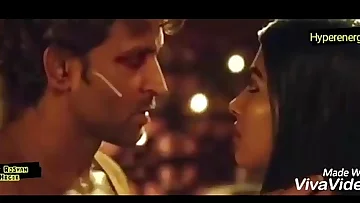 Hrithik Roshan and Pooja Hegde Super-fucking-hot Smooch In Mohenjo Daro