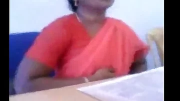 South indian office dame demonstrate titties to co-workers
