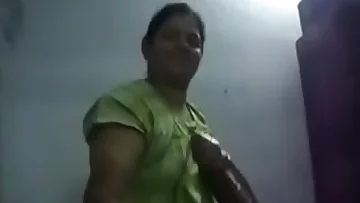 South Indian aunty Delicious palm job