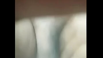 Vid of the bride putting her finger on it