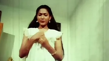 Telugu Sizzling Actress Hema aunty Romance in night sundress earlydays