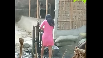 Desi step-sister in bathe so saxy